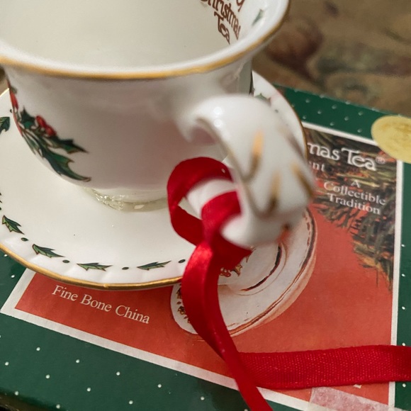 Vntg A Cup of Christmas Tea Ornament CT132 Waldman House teacup w/ original box. - Picture 6 of 10